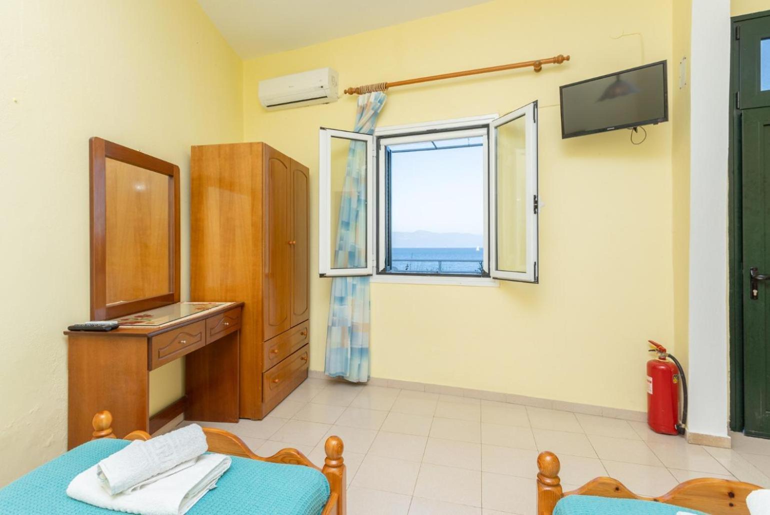 Dolphin Studio Daire Tranakatika Dış mekan fotoğraf